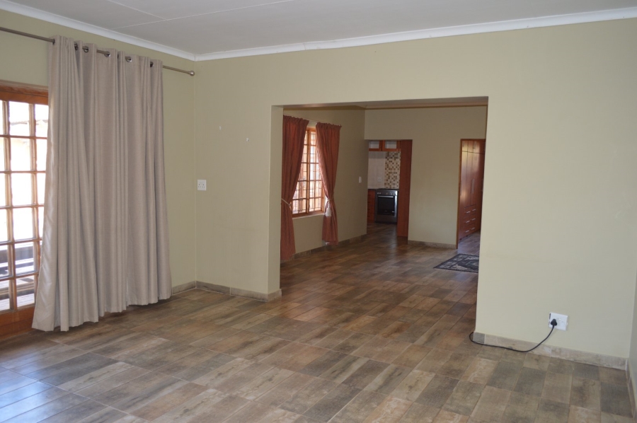6 Bedroom Property for Sale in Flamwood North West